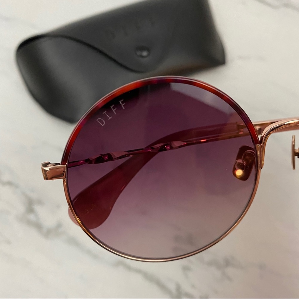 Diff Eyewear • Isla Rose Gold Sunglasses - Picture 2 of 7